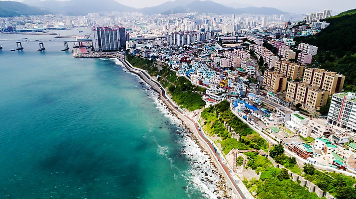 포토 JPG 주간 도로 바다 사진 한국 풍경 빌딩 사람없음 야외 건물 하이앵글 차도 해안도로 부산 포장도로 항공촬영 해운대 가교 영도 흰여울문화마을 국내포토 자연요소 건축물 아시아 길 뷰포인트 교통시설 마을 파일형식