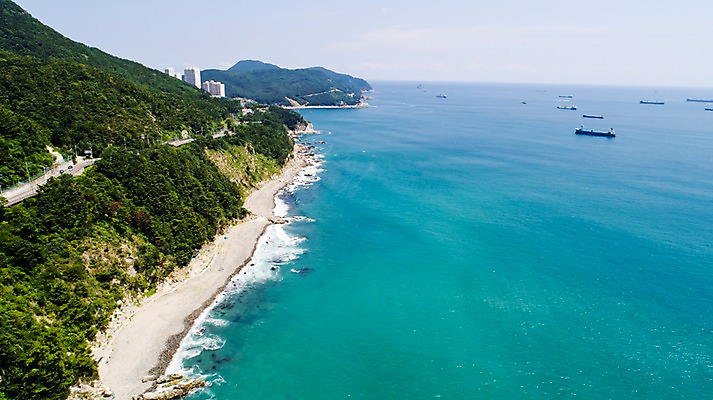 포토 JPG 주간 바다 사진 하늘 산 한국 풍경 사람없음 야외 하이앵글 부산 항공촬영 선박 영도 흰여울문화마을 국내포토 자연요소 아시아 뷰포인트 수상교통 마을 파일형식