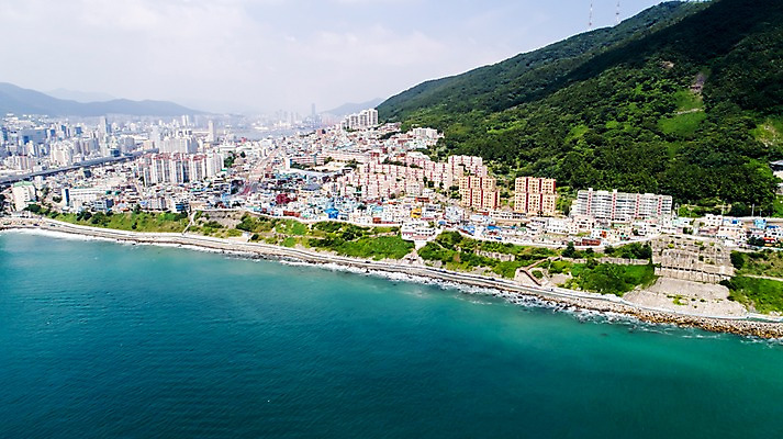 포토 JPG 주간 바다 사진 산 한국 풍경 사람없음 야외 건물 하이앵글 마을 부산 항공촬영 영도 흰여울문화마을 국내포토 자연요소 건축물 아시아 뷰포인트 파일형식