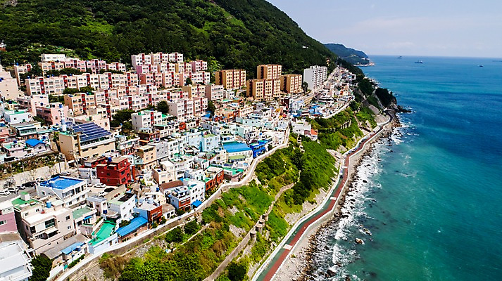 포토 JPG 주간 바다 사진 하늘 산 한국 풍경 사람없음 야외 건물 하이앵글 마을 해안도로 부산 항공촬영 영도 흰여울문화마을 국내포토 자연요소 건축물 아시아 도로 뷰포인트 파일형식