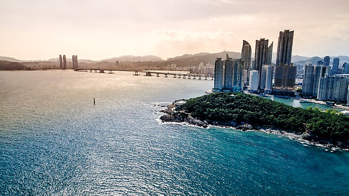 포토 JPG 주간 나무 바다 사진 하늘 산 한국 풍경 사람없음 야외 건물 하이앵글 노을 황혼 일몰 부산 항공촬영 해운대 국내포토 자연요소 식물 건축물 아시아 뷰포인트 파일형식