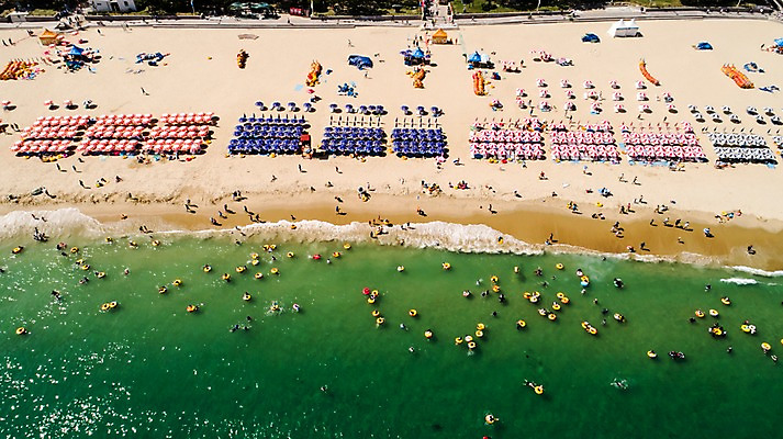 포토 JPG 주간 바다 사진 한국 풍경 해변 사람없음 야외 하이앵글 맑음 파라솔 해수욕장 부산 항공촬영 해운대 해운대해수욕장 국내포토 자연요소 아시아 뷰포인트 날씨 파일형식