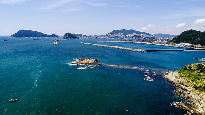 포토 JPG 주간 바다 사진 산 한국 풍경 사람없음 야외 하이앵글 맑음 방파제 부산 항공촬영 신선대 국내포토 자연요소 공공시설 아시아 뷰포인트 날씨 파일형식