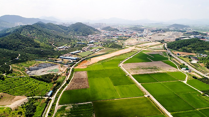 포토 JPG 주간 사진 산 한국 논 풍경 사람없음 야외 하이앵글 마을 부산 항공촬영 김해 봉하마을 국내포토 자연요소 아시아 뷰포인트 농업 경상남도 파일형식