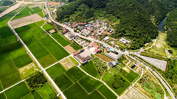 포토 JPG 주간 사진 산 한국 논 풍경 사람없음 야외 하이앵글 마을 부산 항공촬영 김해 봉하마을 국내포토 자연요소 아시아 뷰포인트 농업 경상남도 파일형식