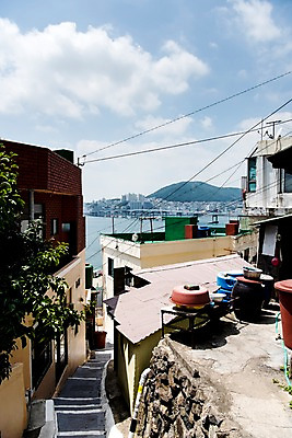 포토 JPG 주간 바다 사진 하늘 지붕 한국 풍경 빌딩 사람없음 야외 건물 마을 맑음 부산 감천문화마을 국내포토 자연요소 건축물 아시아 날씨 파일형식