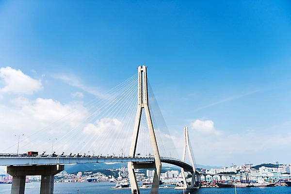 포토 JPG 주간 바다 사진 하늘 한국 풍경 빌딩 사람없음 야외 건물 부산 부산항 가교 국내포토 자연요소 건축물 아시아 항구 파일형식