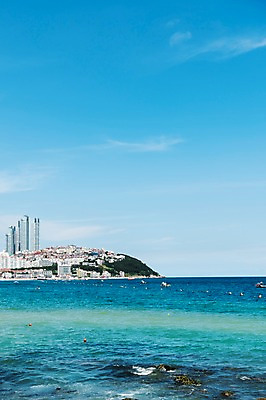 포토 JPG 주간 바다 사진 하늘 한국 풍경 빌딩 사람없음 야외 건물 맑음 부산 해운대 국내포토 자연요소 건축물 아시아 날씨 파일형식