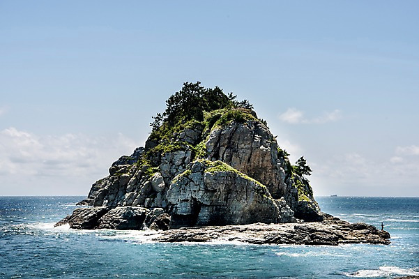 포토 JPG 주간 바다 섬 사진 한국 풍경 사람없음 야외 맑음 바위 부산 오륙도 국내포토 자연요소 아시아 날씨 돌_바위 파일형식