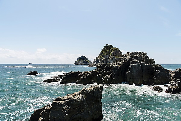 포토 JPG 주간 바다 섬 사진 한국 풍경 사람없음 야외 맑음 바위 부산 오륙도 국내포토 자연요소 아시아 날씨 돌_바위 파일형식