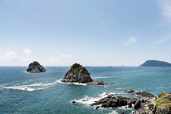 포토 JPG 주간 바다 섬 사진 하늘 한국 풍경 사람없음 야외 맑음 바위 부산 오륙도 국내포토 자연요소 아시아 날씨 돌_바위 파일형식