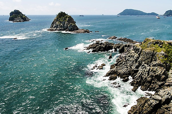 포토 JPG 주간 물결 파도 바다 섬 사진 한국 풍경 사람없음 야외 맑음 바위 웨이브 파동 부산 오륙도 국내포토 자연요소 아시아 날씨 순간포착 돌_바위 파일형식
