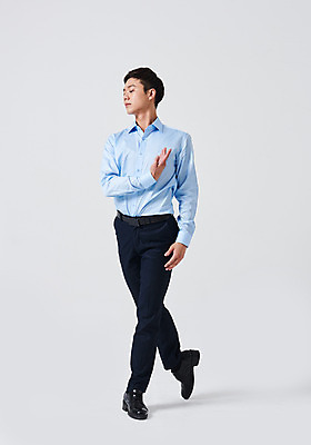 포토 JPG 스튜디오촬영 전신 남자 포즈 실내 한명 성인 앞모습 30대 눈감음 한국인 춤 발레 춤동작 성인남자한명만 국내포토 1 뷰포인트 모션 문화예술 사람 동양인 내부 장년 남자한명만 성인남자만 파일형식