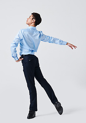 포토 JPG 스튜디오촬영 전신 응시 남자 포즈 실내 한명 성인 옆모습 30대 한국인 춤 발레 춤동작 성인남자한명만 국내포토 1 시선 뷰포인트 문화예술 사람 동양인 내부 장년 남자한명만 성인남자만 파일형식