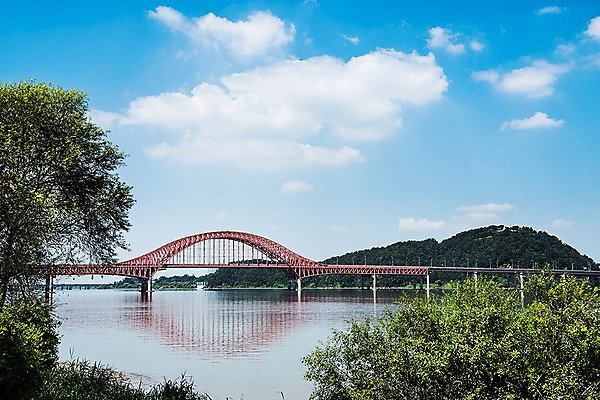 포토 JPG 주간 나무 구름 건축 하늘 서울 한국 풍경 사람없음 야외 한강 방화대교 한강다리 가교 국내포토 자연요소 식물 건축물 아시아 다리_건축물 랜드마크 파일형식