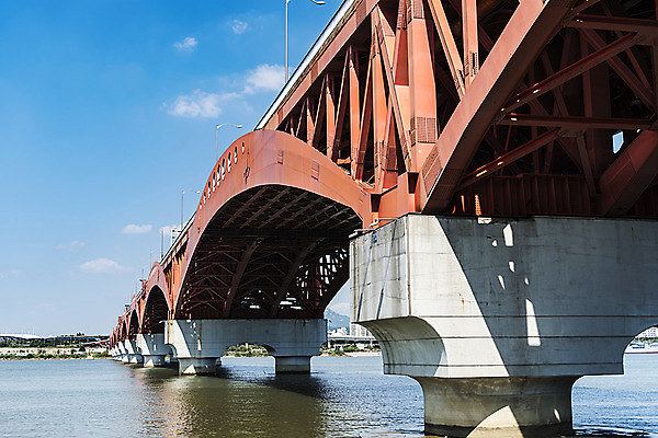 포토 JPG 주간 건축 하늘 서울 한국 풍경 사람없음 야외 한강 성산대교 한강다리 가교 국내포토 자연요소 건축물 아시아 다리_건축물 랜드마크 파일형식