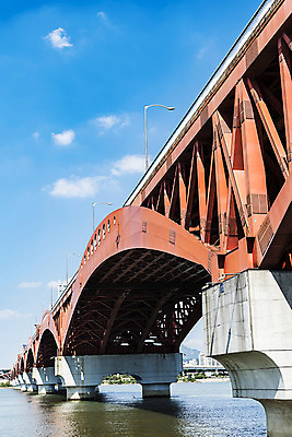 포토 JPG 주간 구름 건축 가로등 하늘 서울 한국 풍경 사람없음 야외 한강 성산대교 한강다리 가교 국내포토 자연요소 건축물 공공시설 아시아 다리_건축물 랜드마크 파일형식