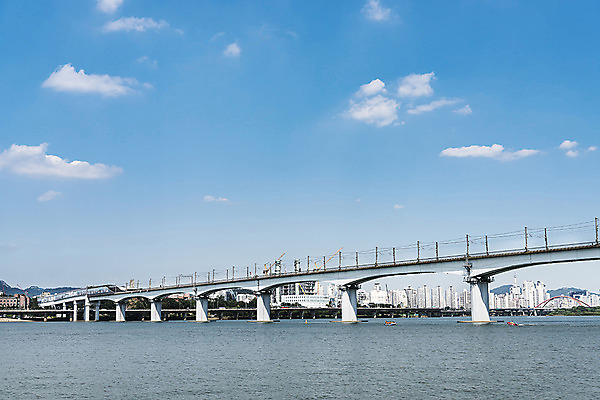 포토 JPG 주간 구름 건축 하늘 서울 한국 풍경 사람없음 야외 건물 한강 당산철교 한강다리 가교 국내포토 자연요소 건축물 아시아 다리_건축물 랜드마크 파일형식