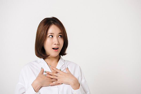 포토 JPG 스튜디오촬영 여자 컬러 사진 모션 실내 표정 한명 상반신 20대 성인 앞모습 놀람 한국인 올려보기 흰색 흰배경 손모으기 여자한명만 성인여자한명만 국내포토 1 감정 뷰포인트 백그라운드 사람 동양인 손짓 청년 내부 여자만 성인여자만 파일형식