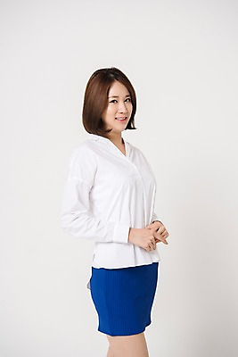 포토 JPG 스튜디오촬영 여자 컬러 사진 모션 실내 표정 한명 서기 웃음 상반신 20대 성인 옆모습 한국인 흰색 흰배경 손모으기 여자한명만 성인여자한명만 국내포토 1 뷰포인트 사람 동양인 손짓 청년 내부 여자만 성인여자만 파일형식 인종 성인만