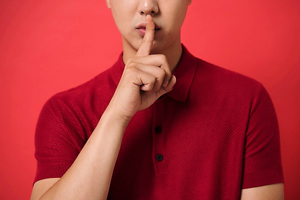 포토 JPG 스튜디오촬영 남자 컬러 사진 모션 실내 한명 손짓 상반신 20대 성인 앞모습 빨간색 한국인 비밀 쉿 다홍색 빨간배경 남자한명만 성인남자한명만 국내포토 1 뷰포인트 백그라운드 컨셉 사람 동양인 청년 내부 조용 남자만 성인남자만 파일형식