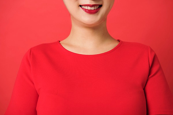 포토 JPG 스튜디오촬영 여자 컬러 사진 실내 표정 한명 웃음 상반신 20대 성인 앞모습 빨간색 한국인 다홍색 빨간배경 여자한명만 성인여자한명만 국내포토 1 뷰포인트 사람 동양인 청년 내부 여자만 성인여자만 파일형식 인종 성인만