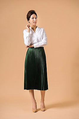 포토 JPG 스튜디오촬영 전신 여자 컬러 사진 모션 실내 한명 서기 20대 성인 앞모습 한국인 베이지색 여자한명만 성인여자한명만 베이지색배경 국내포토 1 뷰포인트 백그라운드 사람 동양인 청년 내부 여자만 성인여자만 파일형식