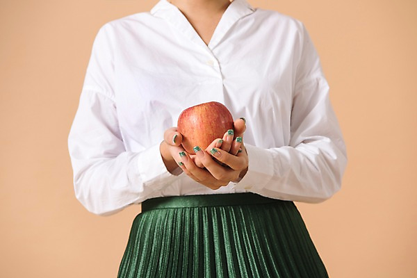 포토 JPG 스튜디오촬영 손 여자 컬러 사진 모션 실내 한명 서기 들기 상반신 20대 성인 앞모습 신체부위 한국인 사과 독사과 베이지색 여자한명만 성인여자한명만 베이지색배경 국내포토 1 뷰포인트 백그라운드 과일 사람 동양인 청년 내부 독약 여자만 성인여자만 파일형식