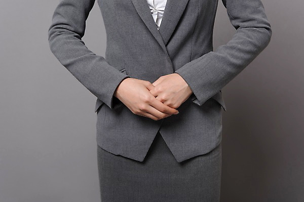 포토 JPG 스튜디오촬영 여자 컬러 사진 모션 회색배경 친절 실내 한명 서기 정장 상반신 20대 성인 앞모습 신체부위 회색 한국인 예절 비즈니스우먼 손모으기 공공예절 공손 여자한명만 성인여자한명만 국내포토 1 옷 뷰포인트 백그라운드 비즈니스 사람 동양인 손짓 청년 내부 직장인 여자만 성인여자만 파일형식