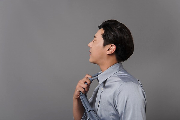 포토 JPG 스튜디오촬영 남자 컬러 사진 모션 회색배경 넥타이 실내 표정 한명 정장 상반신 20대 성인 옆모습 회색 만지기 한국인 분노 잡기 비즈니스맨 남자한명만 성인남자한명만 국내포토 1 잡화 옷 감정 뷰포인트 백그라운드 비즈니스 사람 동양인 청년 내부 직장인 남자만 성인남자만 파일형식