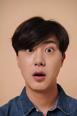 포토 JPG 스튜디오촬영 남자 컬러 사진 모션 실내 표정 한명 근접촬영 상반신 20대 성인 앞모습 놀람 한국인 남자한명만 성인남자한명만 베이지색배경 국내포토 1 감정 뷰포인트 백그라운드 사람 동양인 청년 내부 베이지색 남자만 성인남자만 파일형식