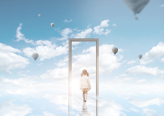 전신 PSD 구름 편집이미지 여자 어린이교육 교육 어린이 하늘 한명 서기 뒷모습 문 열기구 이미지편집 자연요소 1 뷰포인트 항공교통 모션 사람 파일형식