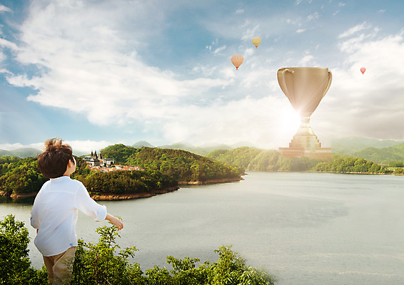 PSD 구름 편집이미지 어린이교육 교육 남자 어린이 바다 섬 하늘 한명 뒷모습 열기구 트로피 이미지편집 자연요소 1 뷰포인트 항공교통 사람 상_우승 파일형식