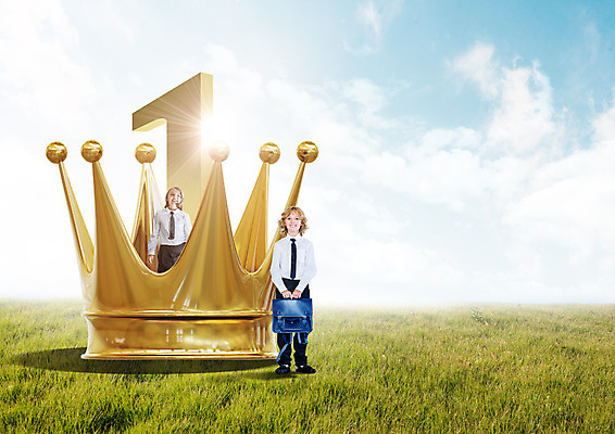 전신 PSD 서양인 구름 편집이미지 1 여자 어린이교육 교육 남자 교복 어린이 하늘 왕관 책가방 서기 잔디 두명 햇빛 이미지편집 자연요소 외국인 식물 옷 가방 모션 사람 태양 파일형식