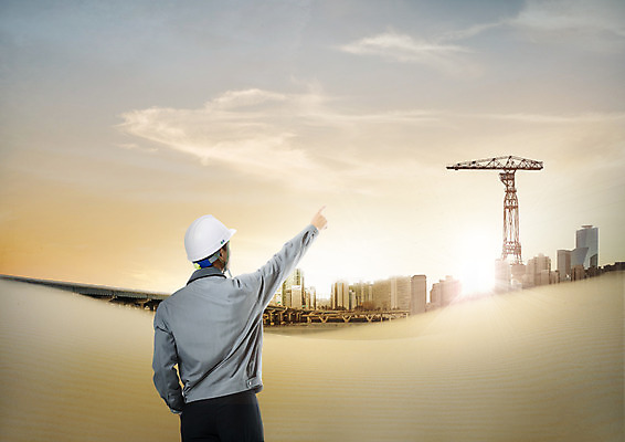 PSD 구름 편집이미지 남자 건축 비즈니스 하늘 작업복 한명 빌딩 상반신 성인 뒷모습 노을 가리킴 안전모 건축가 타워크레인 이미지편집 자연요소 직업 1 옷 뷰포인트 사람 손짓 건물 헬멧 안전장비 기중기 파일형식