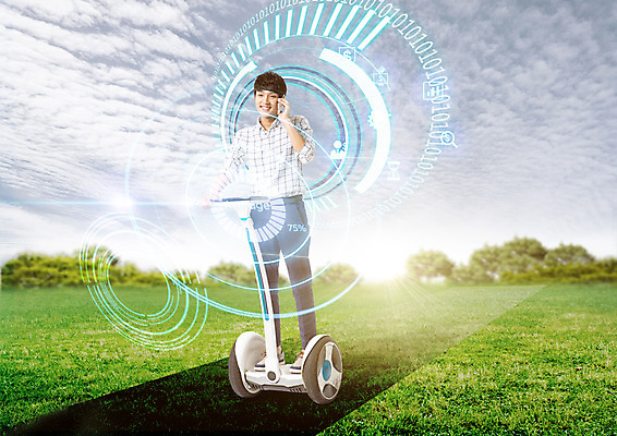 전신 PSD 구름 편집이미지 남자 비즈니스 하늘 한명 서기 웃음 잔디 성인 30대 스마트폰 한국인 비즈니스맨 스마트 통화 스마트모빌리티 전동휠 전동스쿠터 모빌리티 이미지편집 자연요소 식물 1 육상교통 교통수단 컨셉 모션 표정 사람 동양인 장년 핸드폰 스마트기기 스쿠터 직장인 파일형식