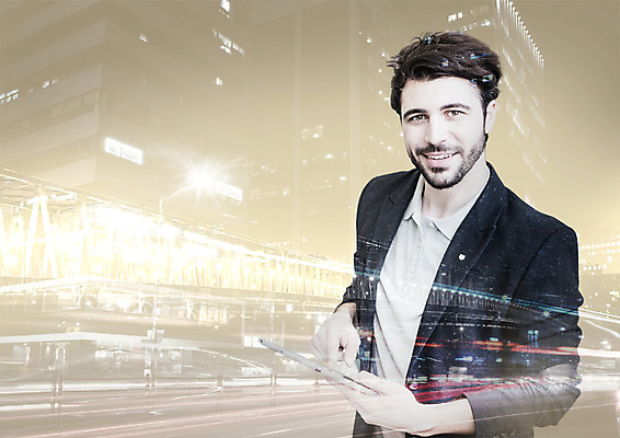 PSD 서양인 편집이미지 남자 비즈니스 한명 웃음 빌딩 상반신 20대 성인 태블릿 도시 비즈니스맨 야간 이미지편집 자연요소 외국인 1 표정 사람 청년 건물 전자제품 스마트기기 직장인 파일형식