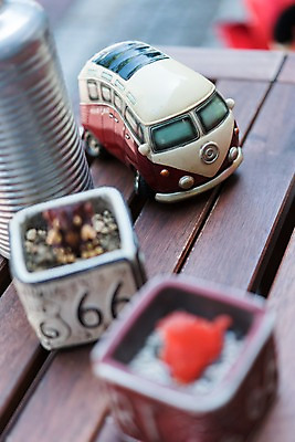 포토 JPG 주간 탁자 사람없음 야외 아웃포커스 장난감자동차 오브젝트 국내포토 자연요소 가구 촬영기법 장난감 파일형식