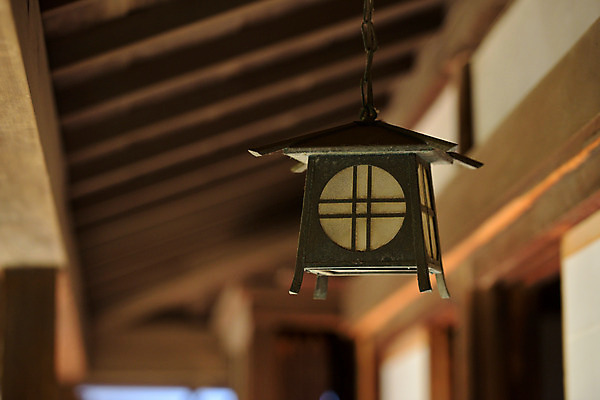 포토 JPG 주간 고건축 사람없음 야외 아웃포커스 일본 오브젝트 일본전통 처마 전통등 국내포토 자연요소 전통 건축물 아시아 조명 촬영기법 파일형식