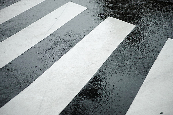 포토 JPG 주간 백그라운드 사람없음 야외 비 횡단보도 국내포토 자연요소 날씨 보행로 파일형식