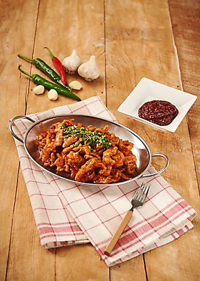 포토 JPG 스튜디오촬영 한식 음식 포크 고추 실내 마늘 사람없음 목재 양념 냄비 천 닭발 뼈없는닭발 매운닭발 나무배경 국내포토 나무 식기 백그라운드 채소 재료 내부 직물 솥 파일형식