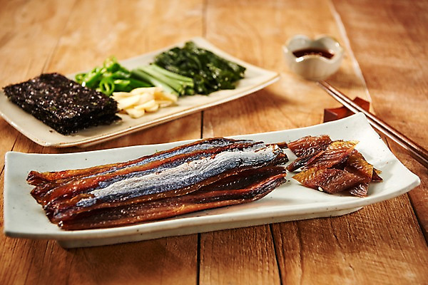 포토 JPG 스튜디오촬영 접시 한식 음식 젓가락 고추 실내 마늘 사람없음 목재 양념 김 특산물 미역 대파 과메기 제철 제철음식 나무배경 국내포토 나무 식기 백그라운드 채소 재료 수저 내부 해조류 파 파일형식