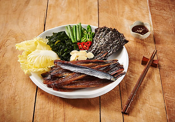 포토 JPG 스튜디오촬영 접시 한식 음식 젓가락 고추 실내 마늘 사람없음 목재 양념 김 양배추 특산물 대파 과메기 제철 제철음식 나무배경 국내포토 나무 식기 백그라운드 채소 재료 수저 내부 해조류 파 파일형식