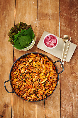 포토 JPG 스튜디오촬영 한식 음식 수저 실내 사람없음 목재 하이앵글 상추 천 볶음 철판 깻잎 동치미 닭갈비 플랫레이 나무배경 국내포토 나무 식기 뷰포인트 백그라운드 채소 재료 김치 내부 닭고기 직물 플랫 닭고기요리 파일형식