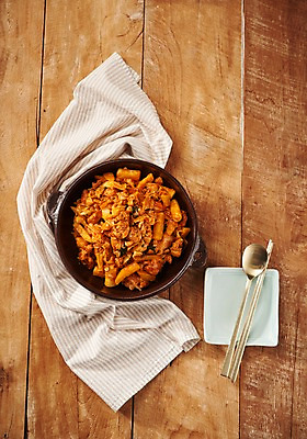 포토 JPG 스튜디오촬영 접시 한식 음식 젓가락 실내 사람없음 목재 하이앵글 숟가락 천 볶음 닭갈비 플랫레이 나무배경 국내포토 나무 식기 뷰포인트 백그라운드 재료 수저 내부 닭고기 직물 플랫 닭고기요리 파일형식