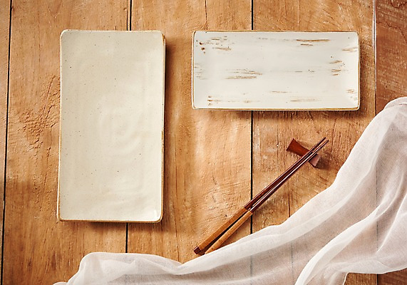 포토 JPG 스튜디오촬영 그릇 접시 젓가락 실내 사람없음 목재 하이앵글 천 젓가락받침대 플랫레이 나무배경 국내포토 나무 식기 뷰포인트 백그라운드 재료 수저 내부 직물 플랫 수저받침대 파일형식