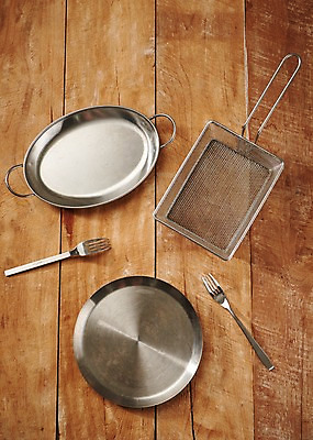 포토 JPG 스튜디오촬영 그릇 접시 포크 실내 사람없음 목재 나뭇결 하이앵글 튀김냄비 플랫레이 나무배경 국내포토 나무 식기 뷰포인트 백그라운드 재료 내부 플랫 냄비 파일형식