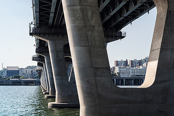 포토 JPG 주간 하늘 서울 풍경 사람없음 야외 건물 강 한강 가교 광진교 국내포토 자연요소 건축물 한국 다리_건축물 랜드마크 파일형식