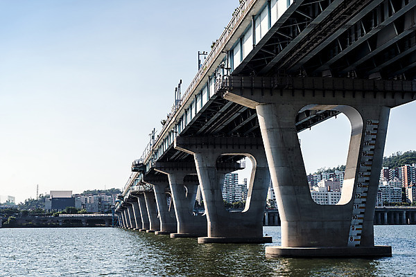 포토 JPG 주간 하늘 서울 풍경 사람없음 야외 건물 강 한강 가교 광진교 국내포토 자연요소 건축물 한국 다리_건축물 랜드마크 파일형식