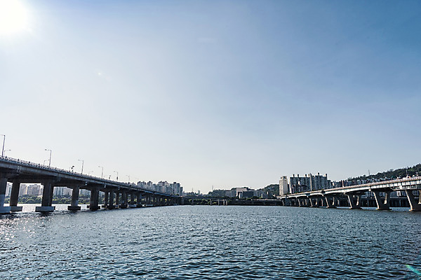 포토 JPG 주간 하늘 서울 풍경 사람없음 야외 건물 강 한강 가교 천호대교 광진교 국내포토 자연요소 건축물 한국 다리_건축물 랜드마크 파일형식